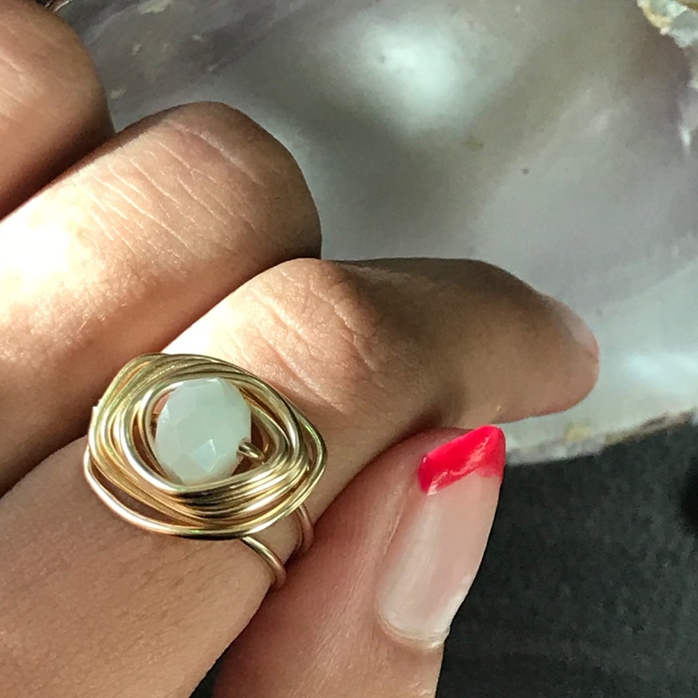gold ring - Picture 2 of 3